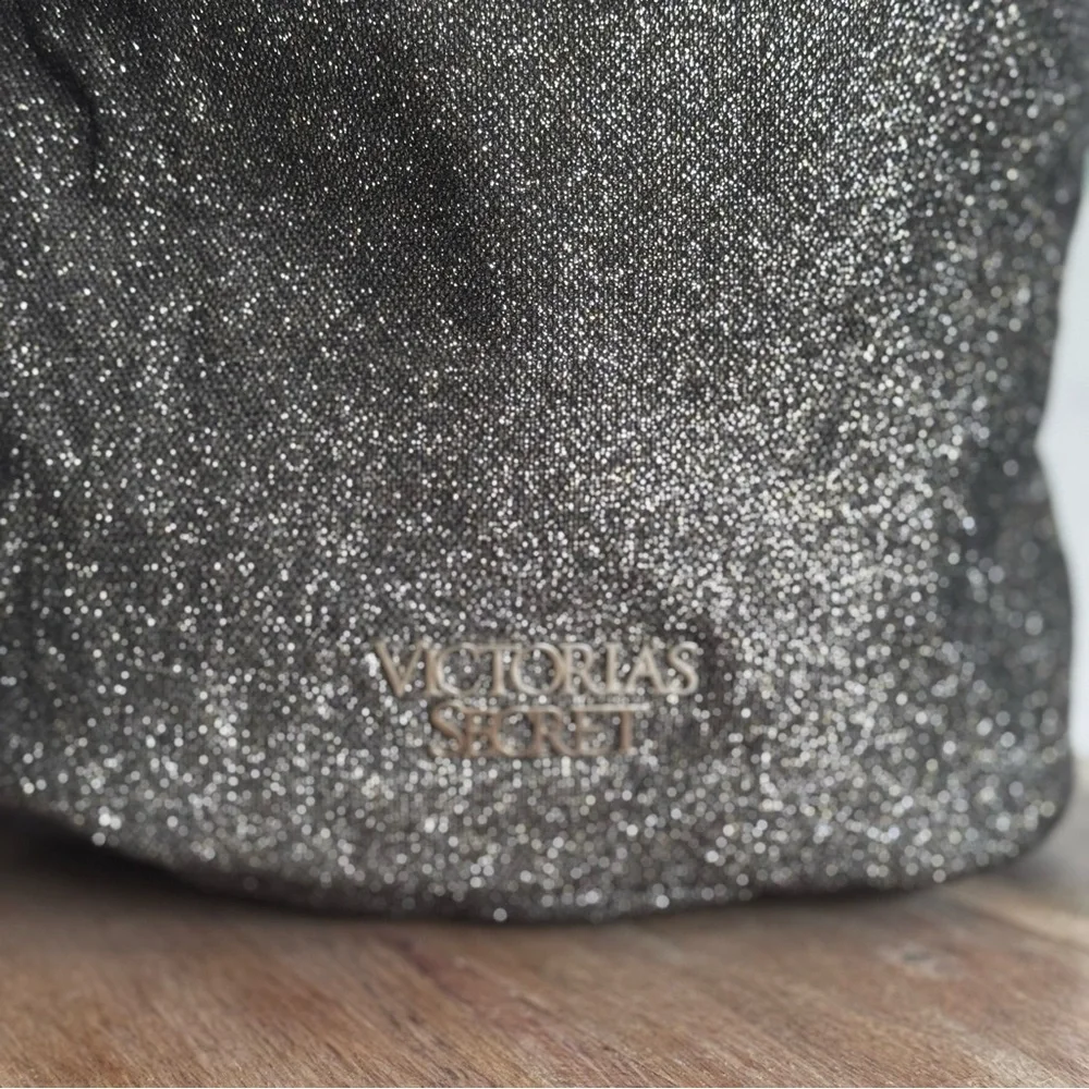 Victoria's Secret Bucket Drawstring Backpack Black Glitter‎ Angel Wings Charm - Picture 2 of 8